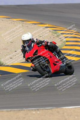 media/Oct-09-2022-SoCal Trackdays (Sun) [[95640aeeb6]]/Turns 9 and 10 (1050am)/